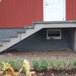 R7-kantsten efter hus med runda pelare, borstad i grått