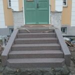 Trappa i röd granit